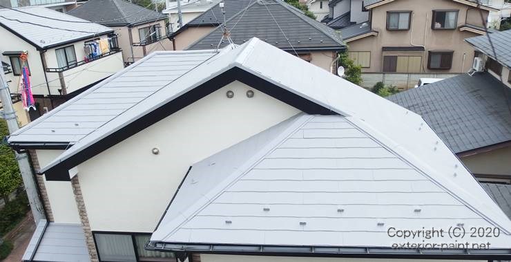 白い遮熱塗料で塗った屋根